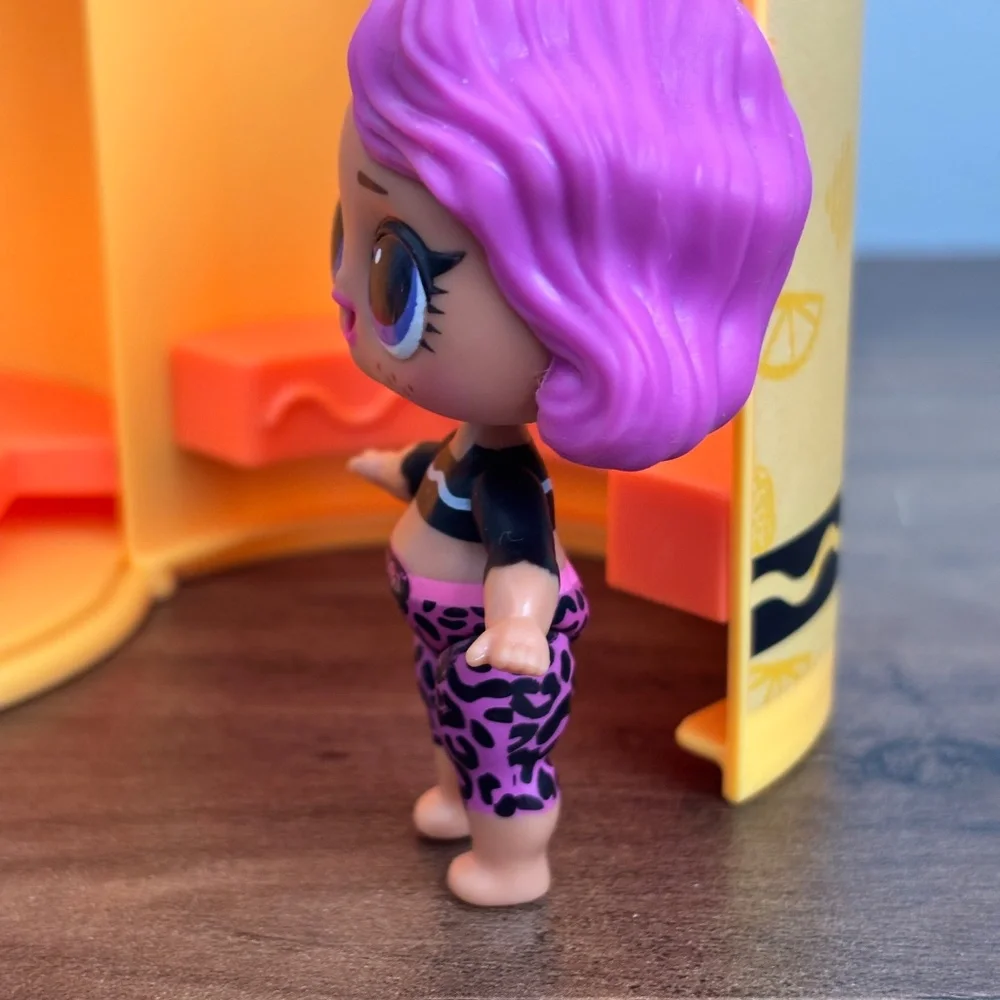 LOL Surprise Loves Crayola Crayon Razzle Dazzle Toy Doll & Yellow Crayon Playset